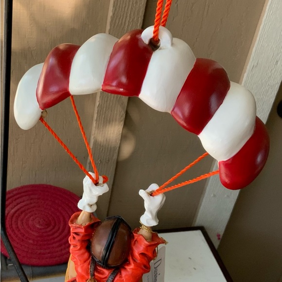 Clown On A Parachute - Picture 4 of 12